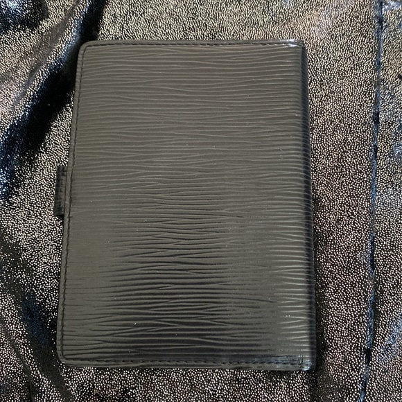 Louis Vuitton Epi Agenda - Picture 3 of 4